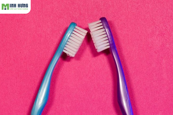 bo-tui-ngay-top4-tieu-chi-chon-ban-chai-danh-rang-phu-hop-chat-luong