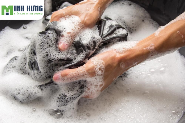 quan-ao-moi-mua-co-can-giat-khong-don-gian-ma-nhieu-nguoi-da-lam-sai