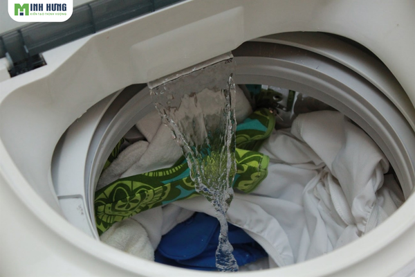 bo-tui-ngay-meo-giat-va-phoi-quan-ao-nhanh-kho-trong-ngay-nom-am