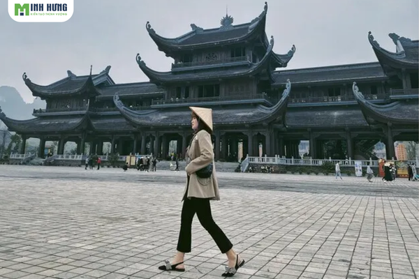 di-chua-mac-gi-goi-y-6-outfit-di-chua-dep-va-lich-su-ton-nghiem