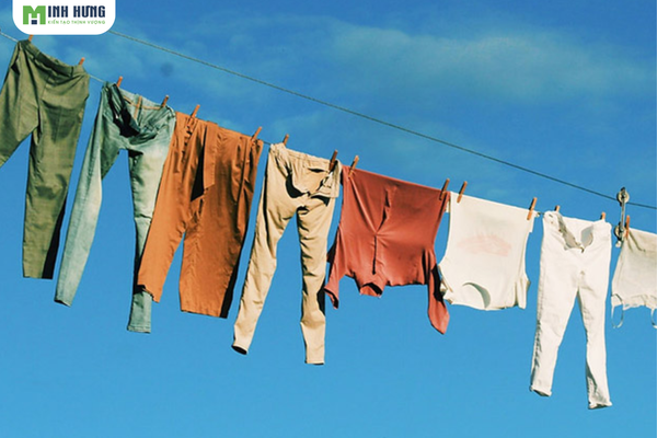 mua-mua-phun-mien-bac-giat-quan-ao-the-nao-de-nhanh-kho-nhat