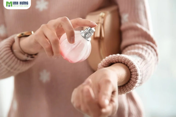 bo-tui-ngay-meo-giat-va-phoi-quan-ao-nhanh-kho-trong-ngay-nom-am