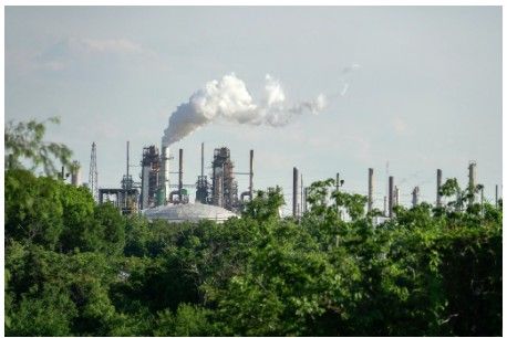 Exxon và Chevron: Chuyển hướng chiến lược giữa bối cảnh bất định toàn cầu