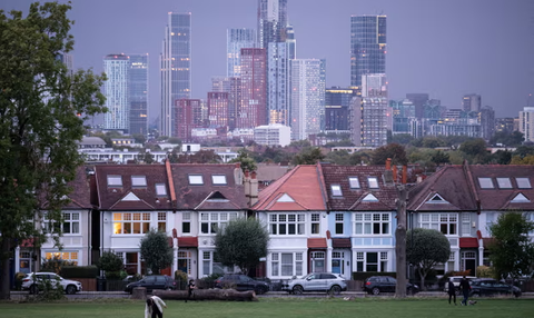 Giá nhà ở Vương quốc Anh ổn định trong tháng 3 khi London gặp khó khăn