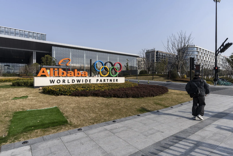 Apple bắt tay Alibaba về AI: Cơ hội tại Trung Quốc, rủi ro tại Washington