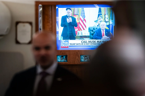 Quyền lực tổng thống trong mắt Donald Trump: Một công cụ cá nhân hóa các hợp đồng liên bang
