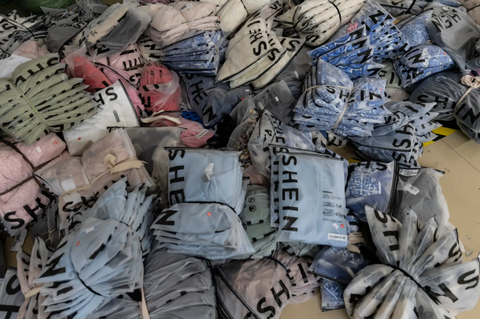 Gánh nặng 100 USD: Doanh nghiệp Trung Quốc liệu có còn cửa vào Mỹ?