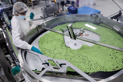 Mỹ đánh thuế 15% lên dược phẩm nhập từ châu Âu: Doanh nghiệp dược đối mặt hàng tỷ USD chi phí