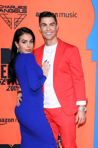 Cristiano Ronaldo và Georgina Rodríguez đính hôn, nhưng tâm điểm lại là chiếc nhẫn kim cương khổng lồ