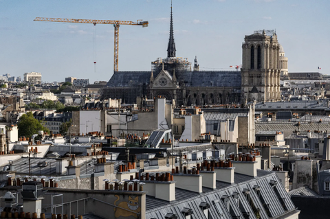 Khi cái mát trở thành cuộc chiến chính trị giữa mùa hè cháy bỏng ở Pháp