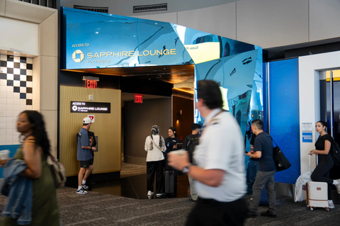 Cuộc đua thẻ tín dụng hạng sang: Vé bước vào thế giới thượng lưu