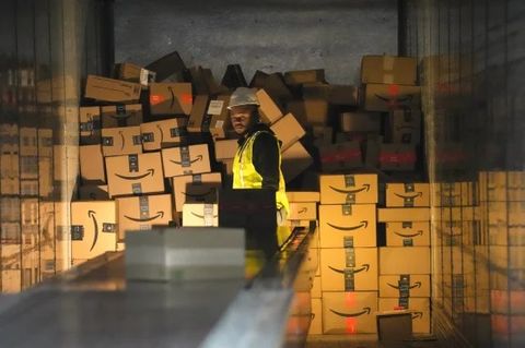 Công đoàn Teamsters thông báo đình công chống lại Amazon trong bối cảnh đợt giao hàng cao điểm dịp lễ