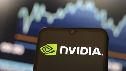 Cổ phiếu Nvidia tiếp tục rơi sâu vào vùng điều chỉnh, trong khi Broadcom đảo ngược đà tăng trước đó và chuyển sang giảm nhẹ
