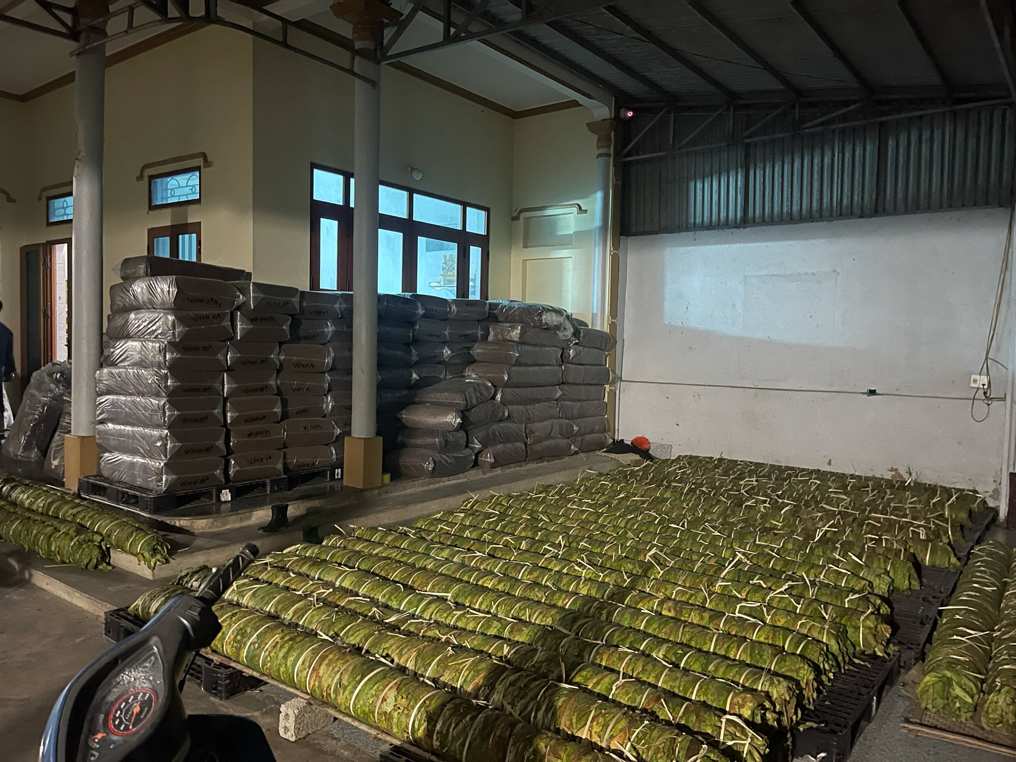 So sánh hút thuốc lào và hút thuốc lá – khác biệt lớn thế nào?