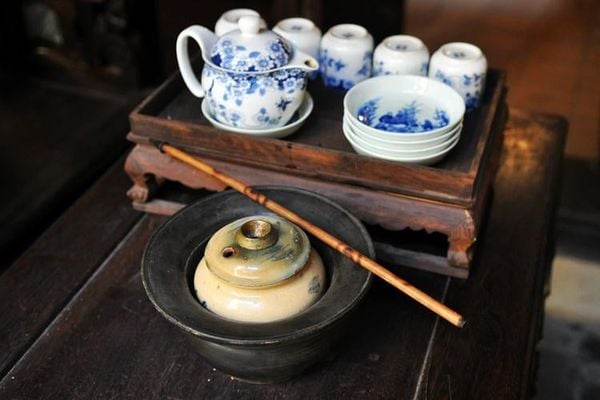 Từ làn khói thuốc lào đến câu chuyện bên ấm trà quê