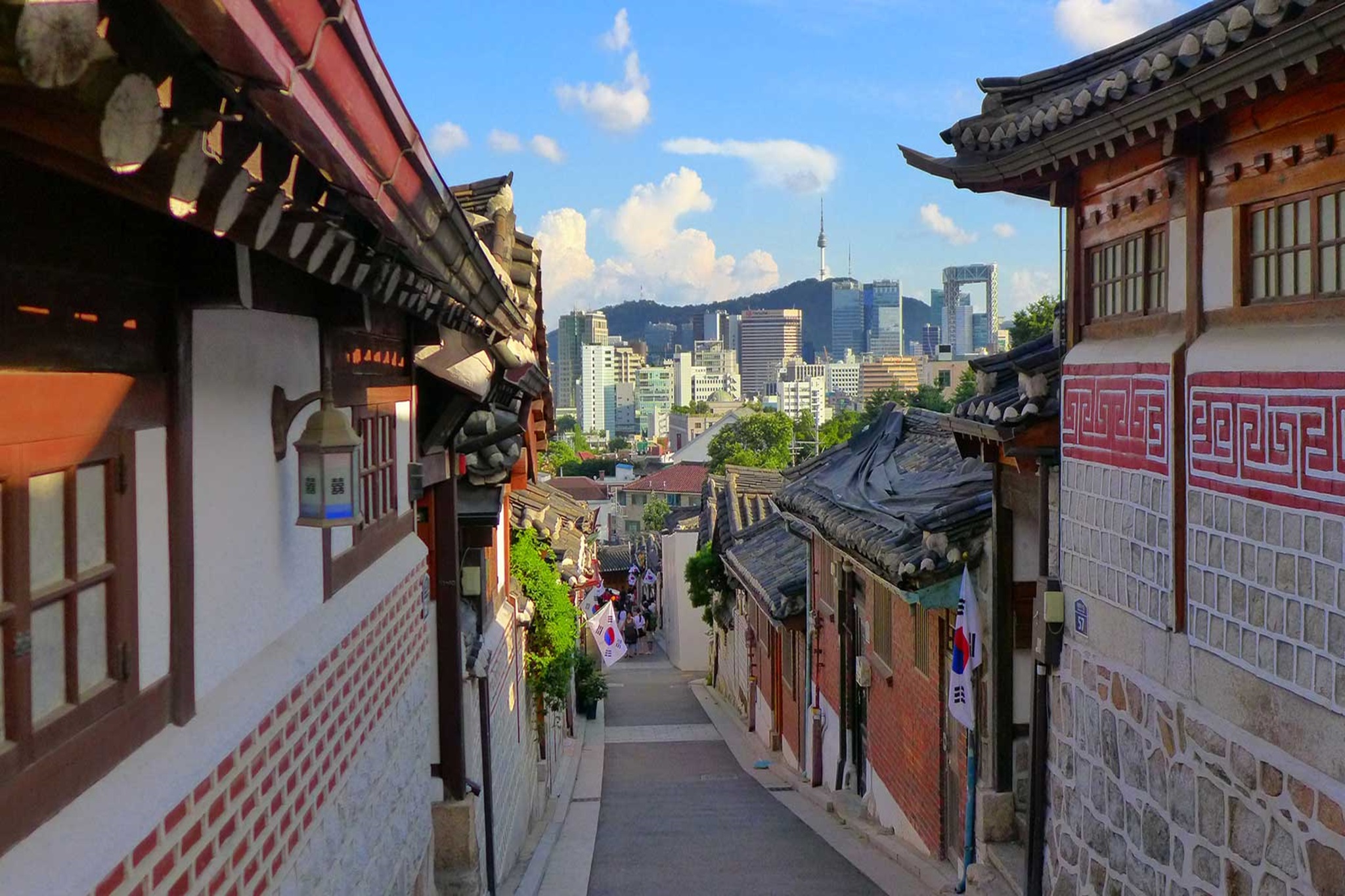 Khám Phá Làng Cổ Hanok Bukchon: Hành Trình Trở Về Thời Kỳ Triều Đại Joseon