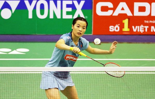 Phong trào cầu lông Việt Nam mở rộng — người chơi tại các sân cầu lông trong nhà