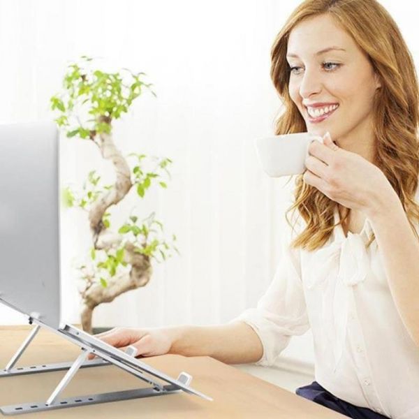 Giá để máy tính có mấy loại? Nên mua loại nào?