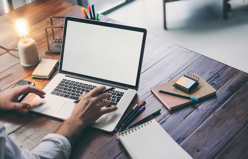 TOP 5 Phụ Kiện Laptop Cần Có Cho Máy Tính Của Bạn