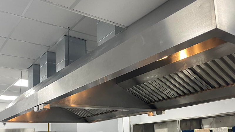 Cách thiết kế hệ thống thông gió hút mùi cho bếp ăn công nghiệp đúng chuẩn