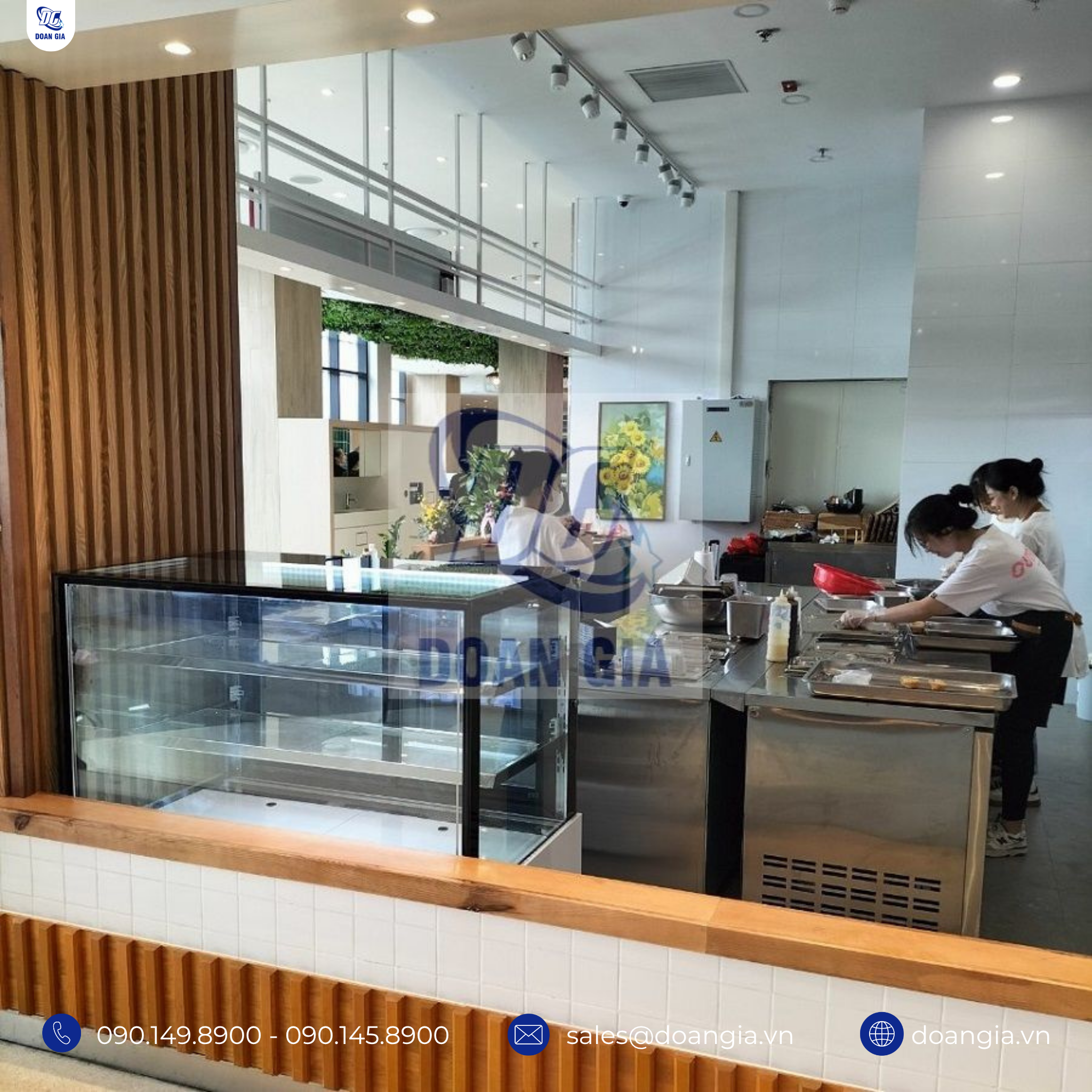 tủ trưng bày bánh lạnh