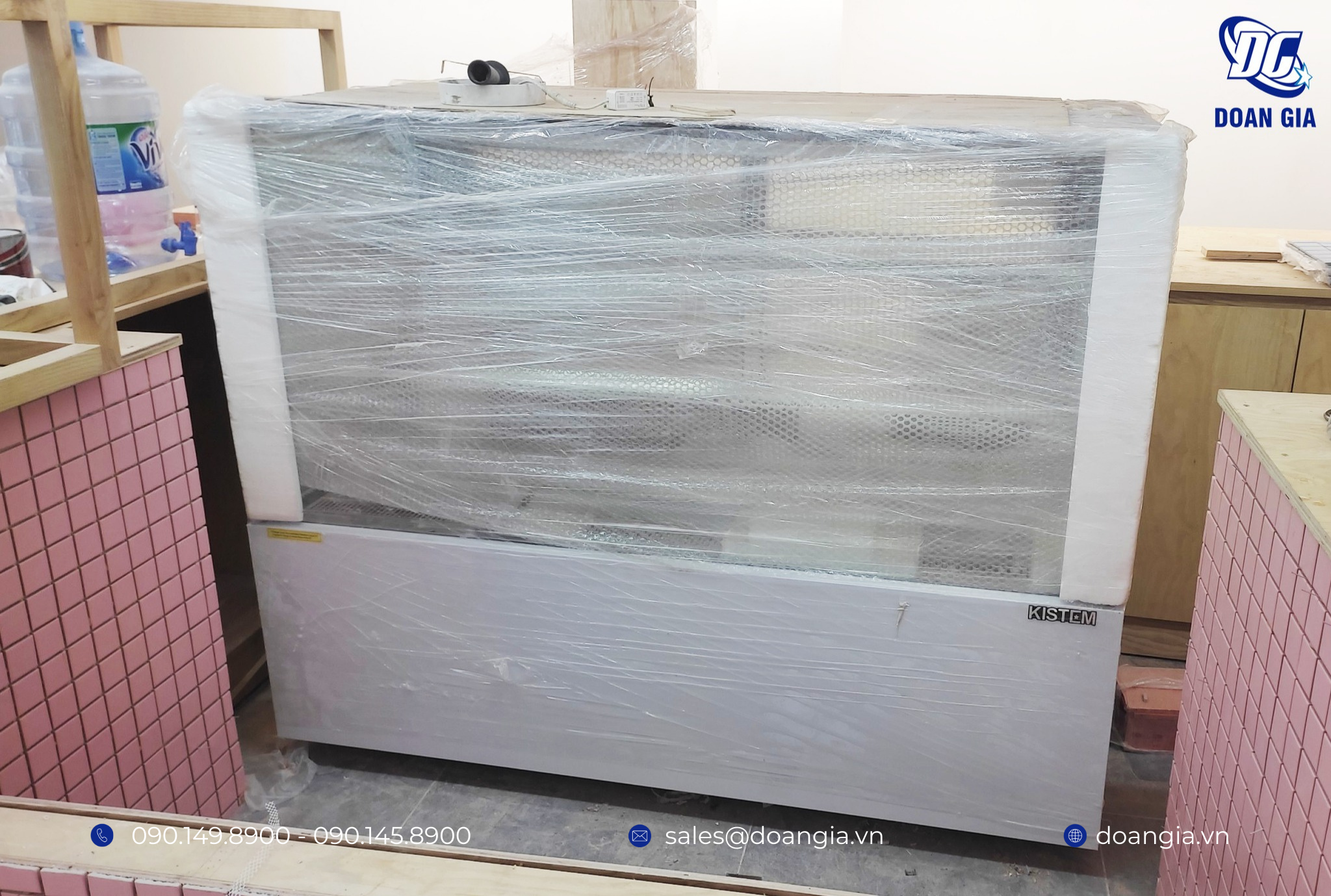 tủ trưng bày bánh cánh kính