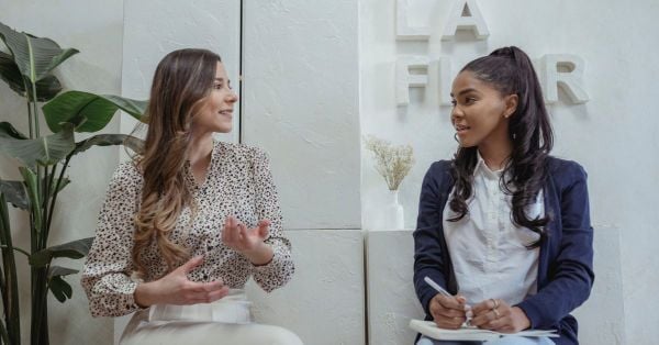 Người xin cần phỏng vấn trực tiếp với viên chức lãnh sự Canada