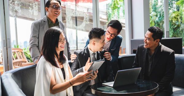 Sang Canada công tác