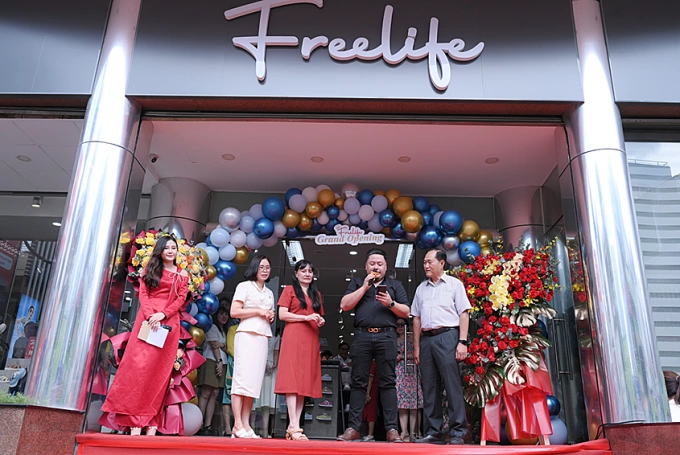 VIỆT Á CHÂU KHAI TRƯƠNG SHOWROOM FREELIFE