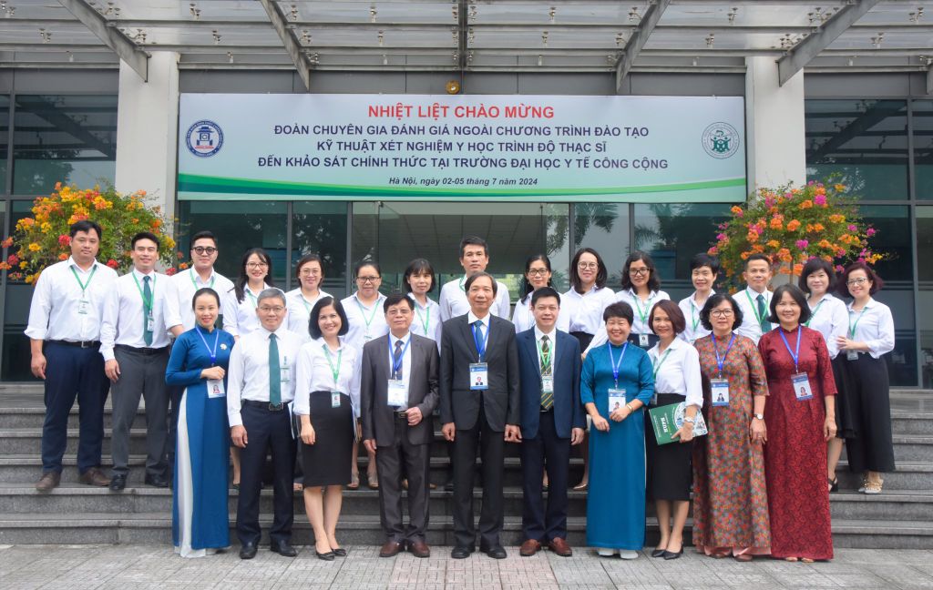 Khai Mạc Đợt Đánh Giá Ngoài Chương Trình Đào Tạo Kỹ Thuật Xét Nghiệm Y Học Trình Độ Thạc Sĩ