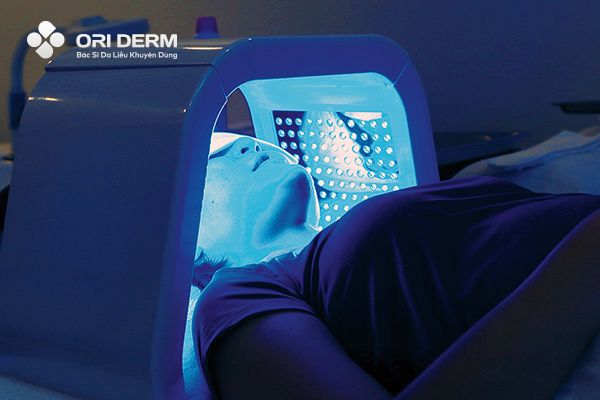 Chiếu ánh sáng xanh