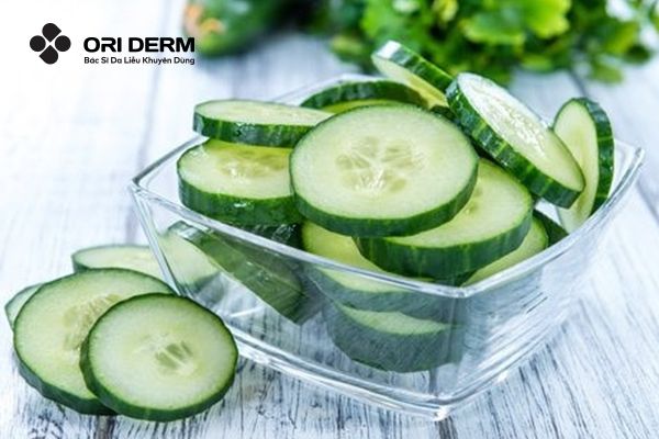 Trị thâm mụn bằng dưa leo nguyên chất