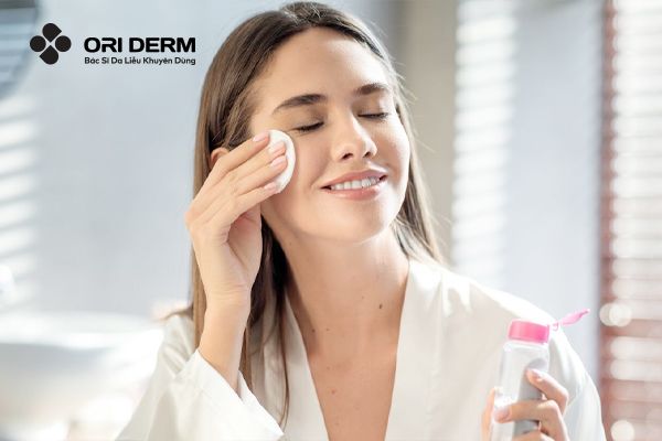 Sử dụng toner cân bằng độ pH cho da mụn