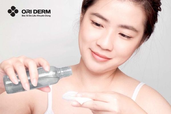 Sử dụng toner làm sạch lỗ chân lông