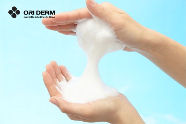 Nên dùng sữa rửa mặt khi nào là tốt nhất?