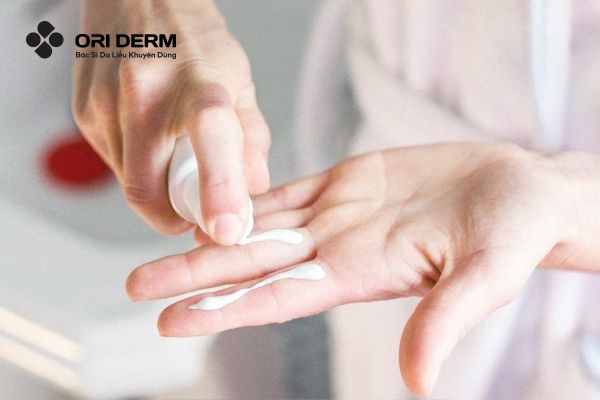 Thoa kem chống nắng không gây nhờn