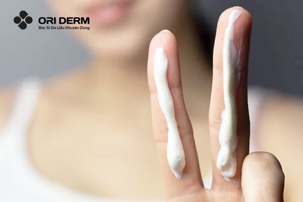 Sử dụng kem chống nắng không gây mụn