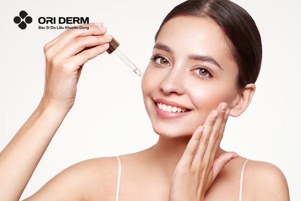 Sử dụng serum chăm sóc da hỗn hợp