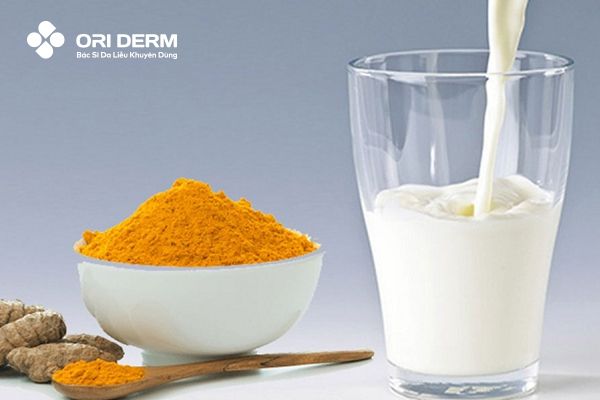 Kết hợp sữa tươi không đường và nghệ để trị thâm mụn