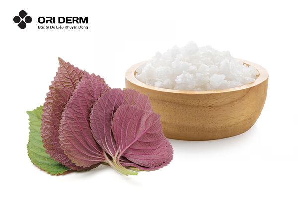 Trị mụn bằng lá tía tô và muối