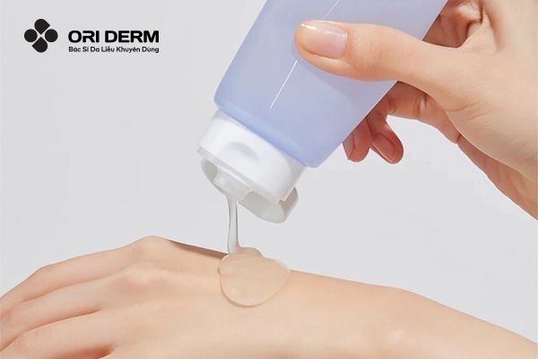 Skincare bằng các sản phẩm dành riêng cho da mụn