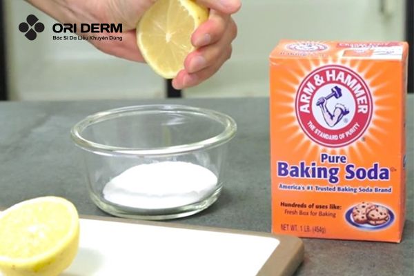 Kết hợp chanh và baking soda để tẩy da chết môi