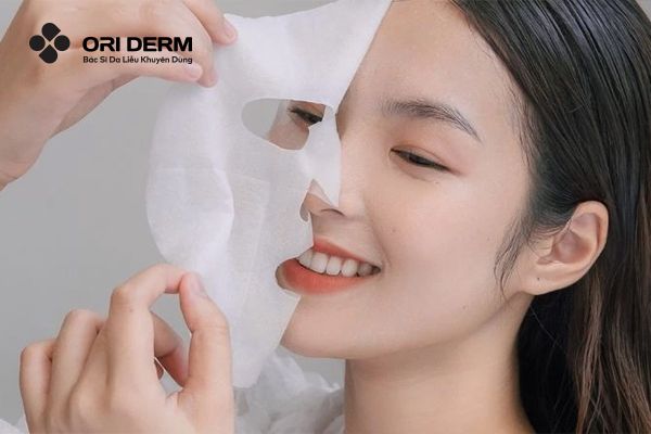 Đắp mặt nạ chứa các thành phần kháng khuẩn