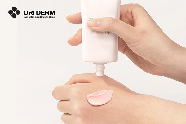 Tiêu chí chọn kem chống nắng kiềm dầu nâng tone