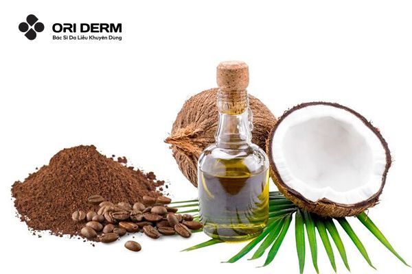 Tẩy tế bào chết môi bằng bã cà phê và dầu dừa
