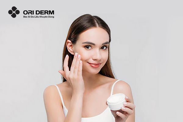 Da mụn có cần sử dụng kem dưỡng ẩm không?