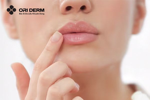 Hướng dẫn dưỡng môi sau khi tẩy tế bào chết