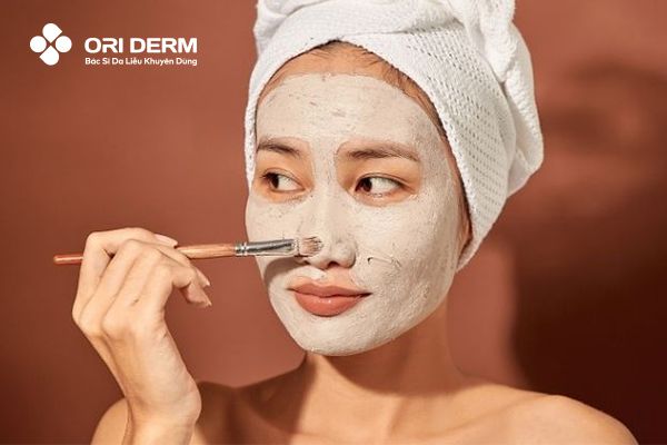 Đắp mặt nạ đất sét