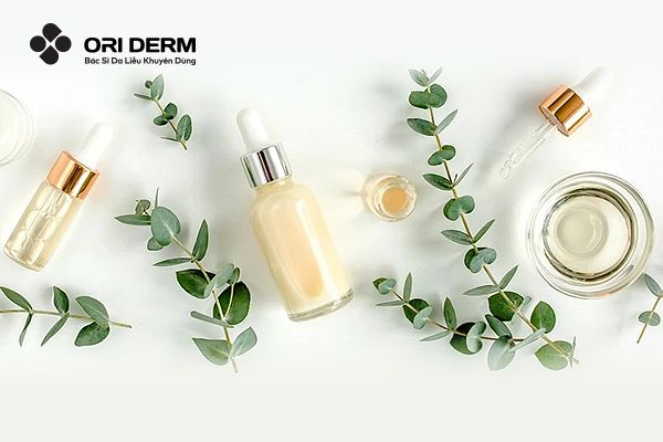 Dùng dược mỹ phẩm để hỗ trợ giảm mụn