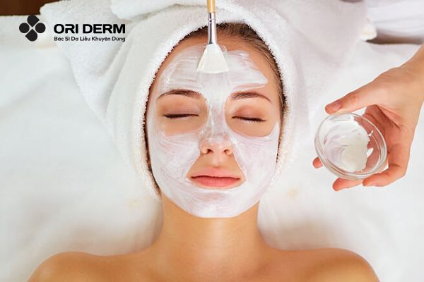 Dùng sữa tươi không đường để tăng độ ẩm cho làn da khô